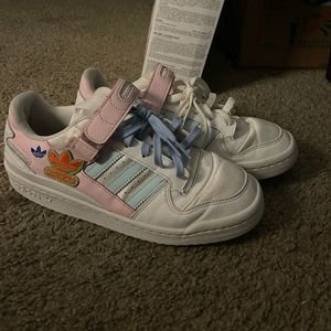 Pink and colorful size 7 adidas’s